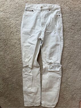 Abercrombie and Fitch Women’s White Distressed Straight-Leg Jeans